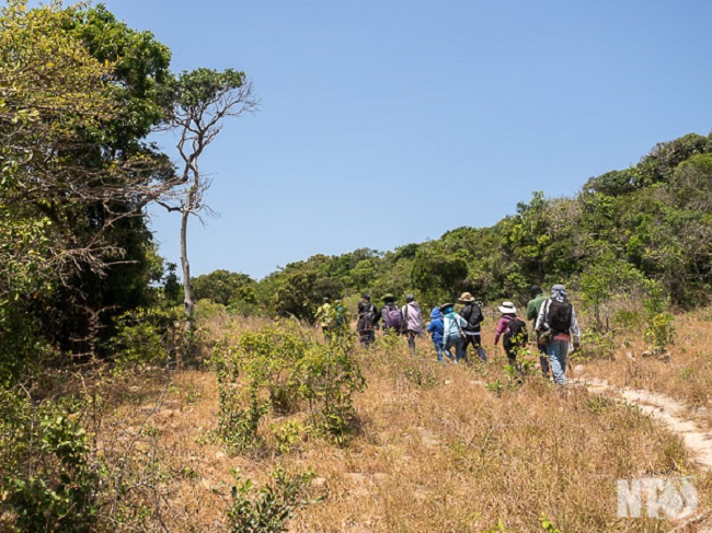 ho-treo-tren-nui-chua-2